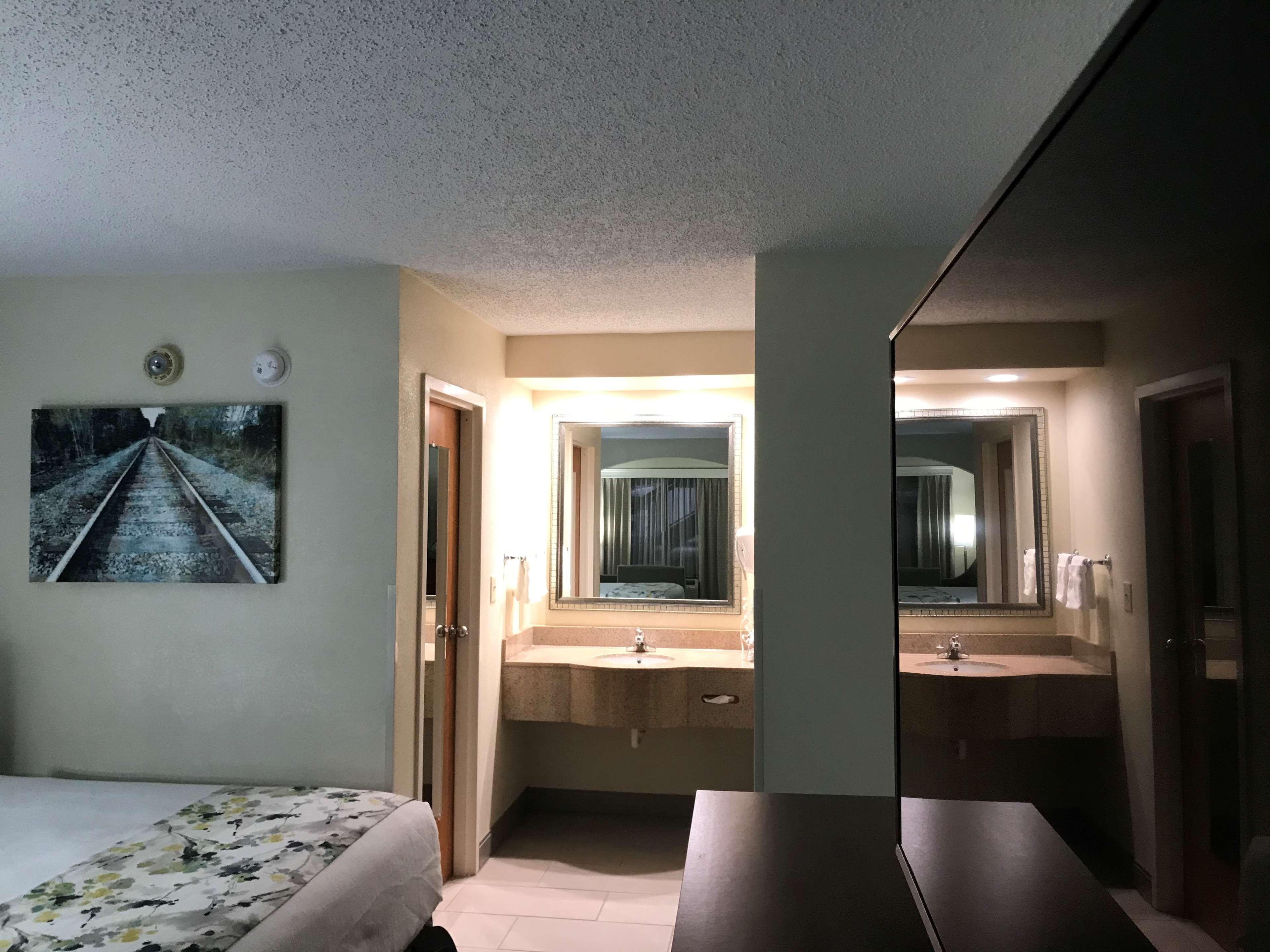 Best Western Inn & Suites Монро Екстер'єр фото