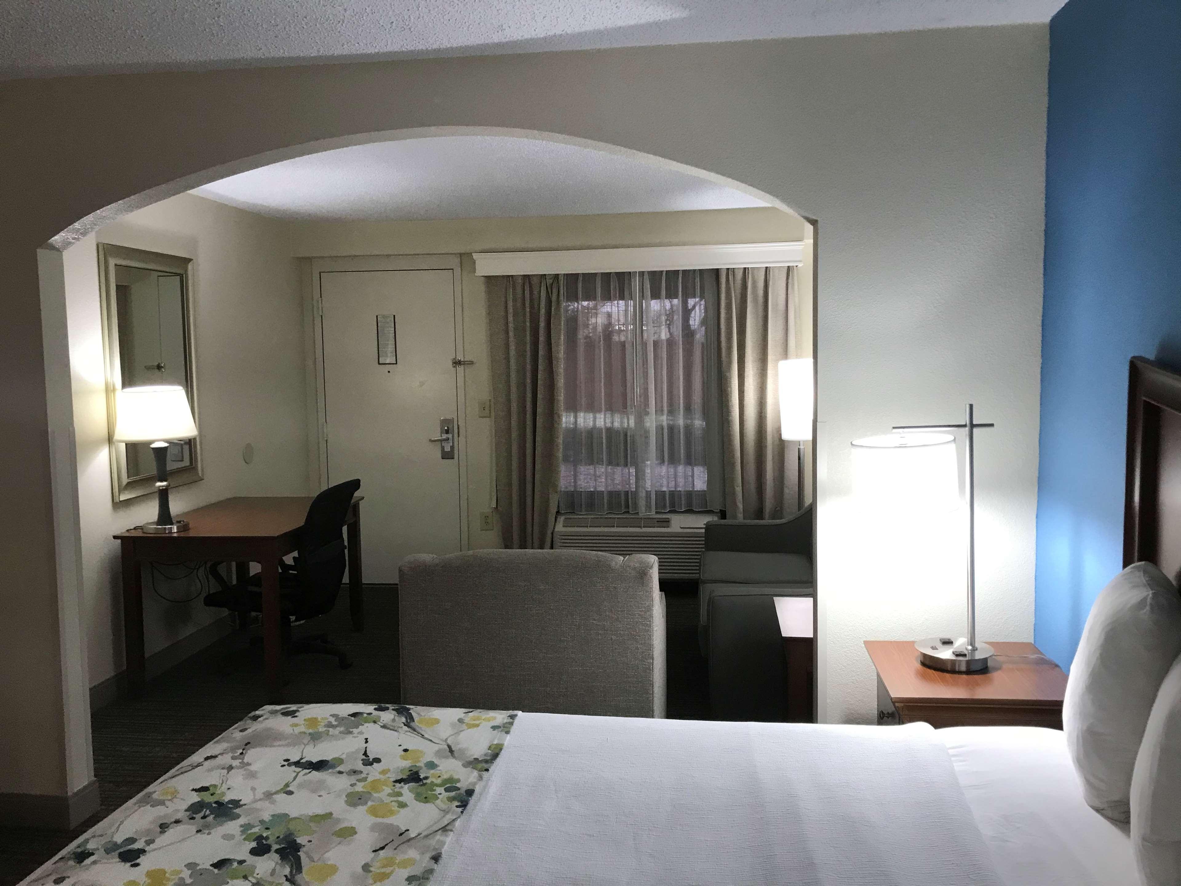 Best Western Inn & Suites Монро Екстер'єр фото