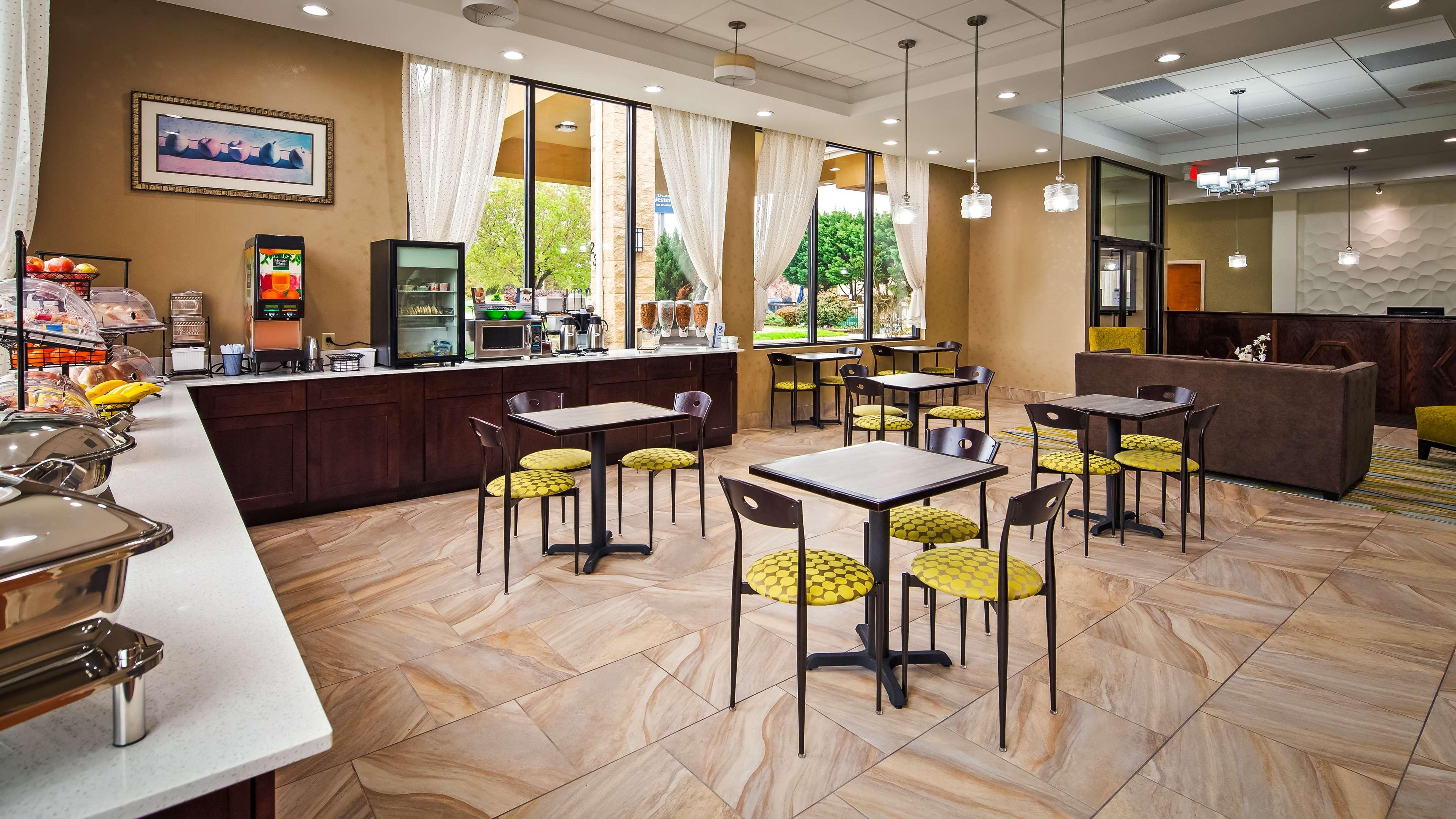 Best Western Inn & Suites Монро Екстер'єр фото