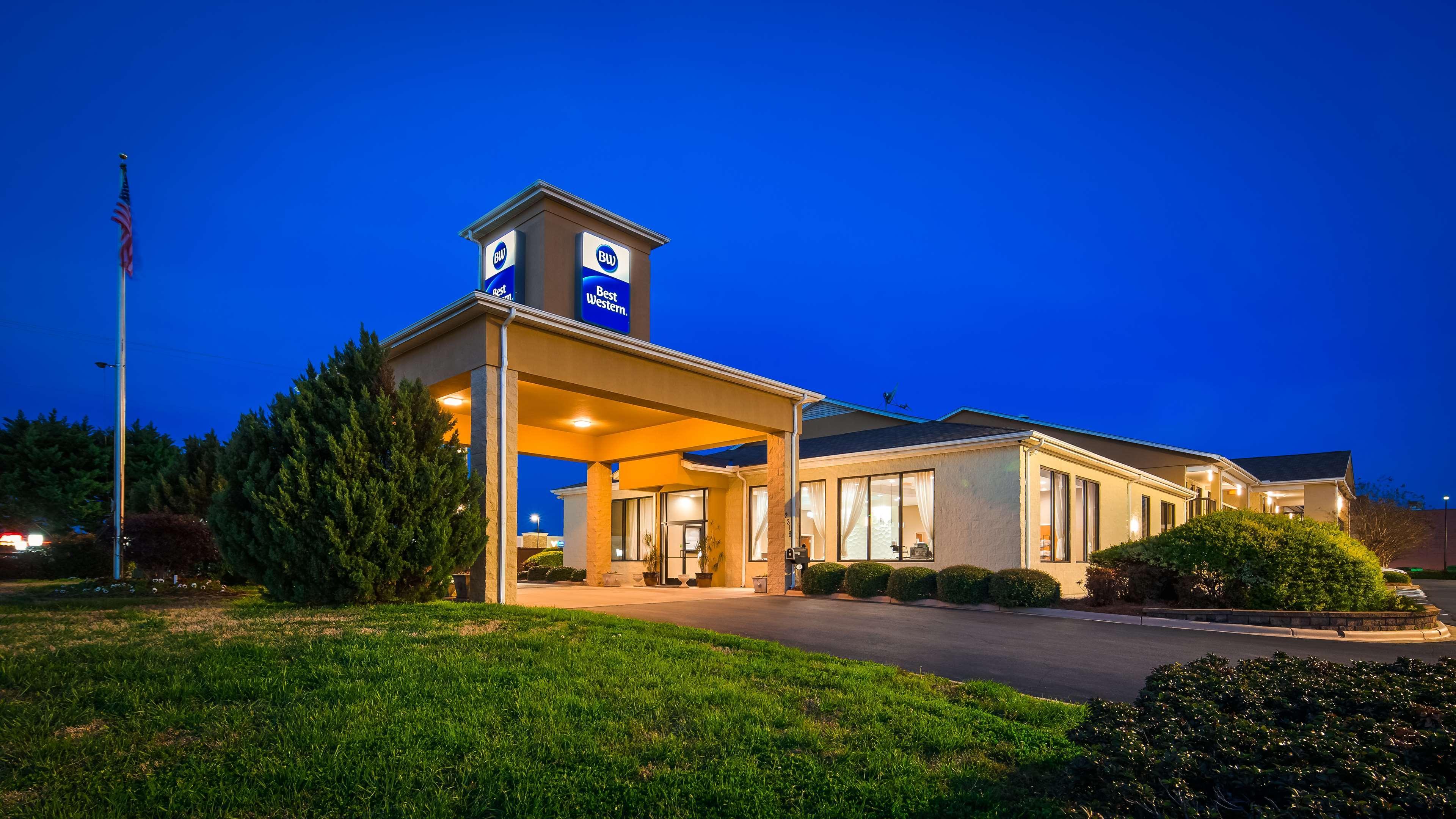 Best Western Inn & Suites Монро Екстер'єр фото