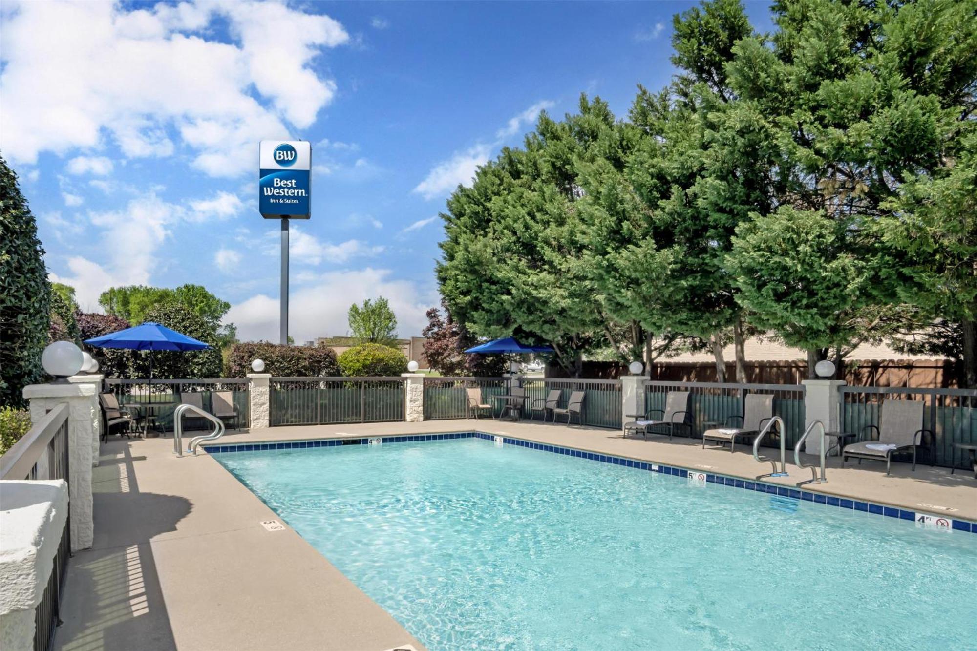Best Western Inn & Suites Монро Екстер'єр фото