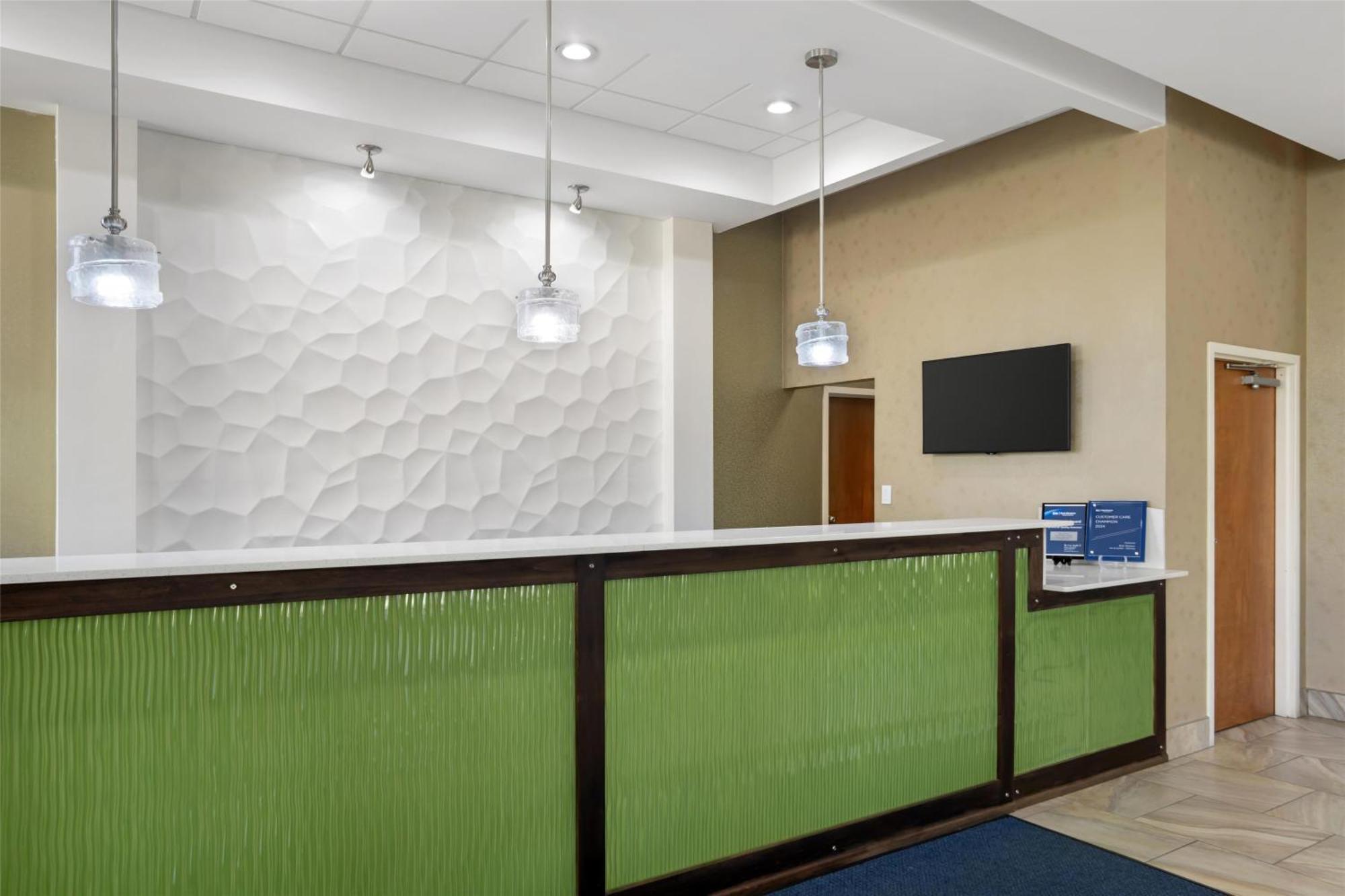 Best Western Inn & Suites Монро Екстер'єр фото