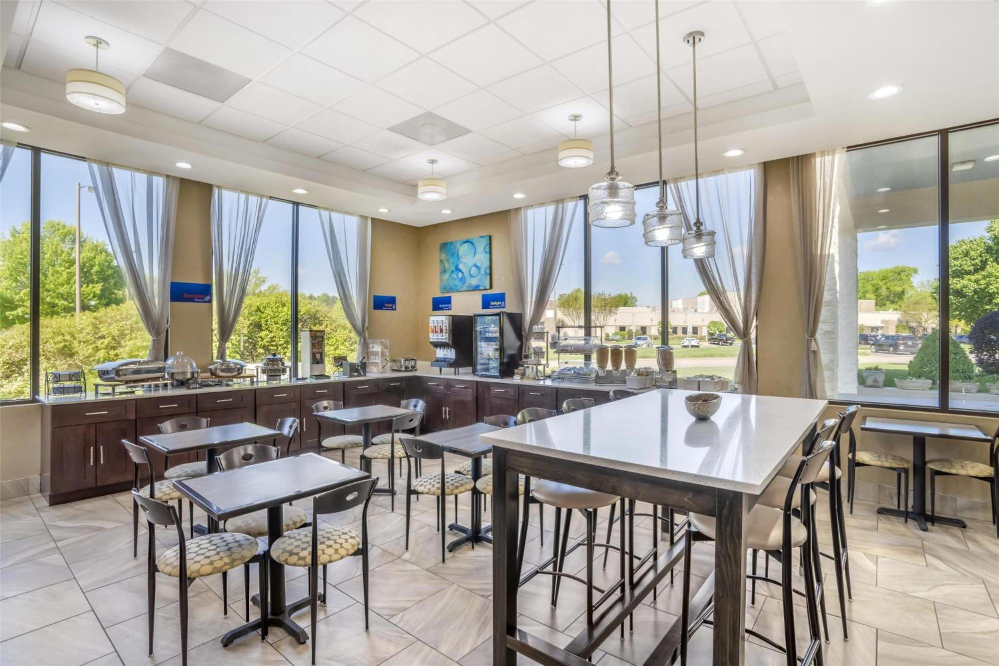 Best Western Inn & Suites Монро Екстер'єр фото