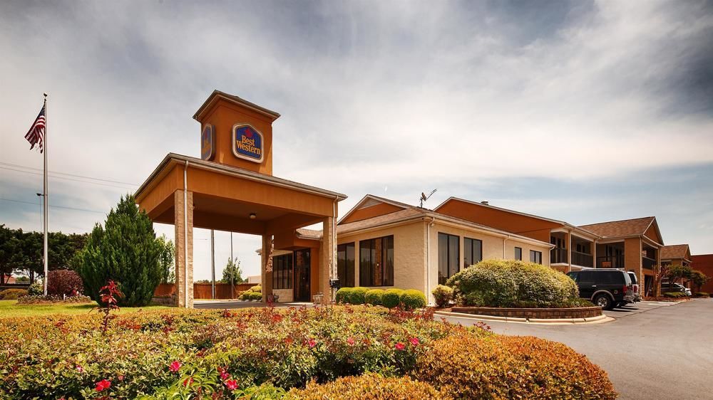 Best Western Inn & Suites Монро Екстер'єр фото